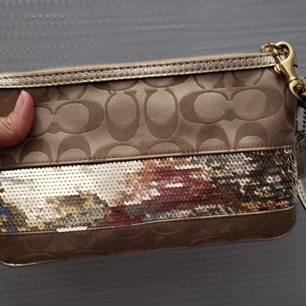 Preowned Coach Wristlet - Gold